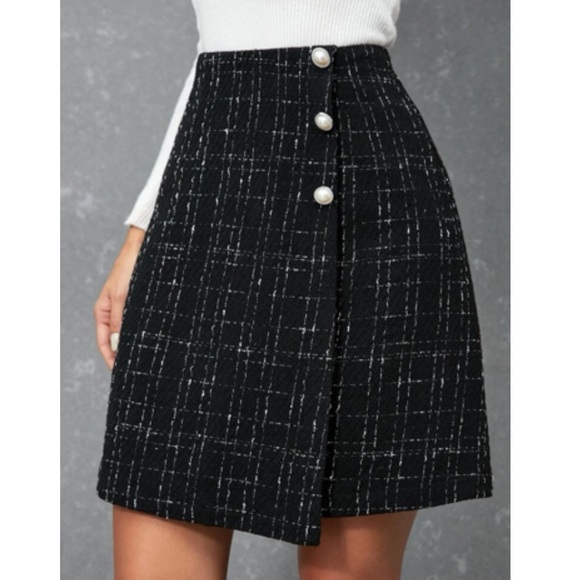 Classic Button Detail Tweed Mini Skirt - Picture 4 of 5